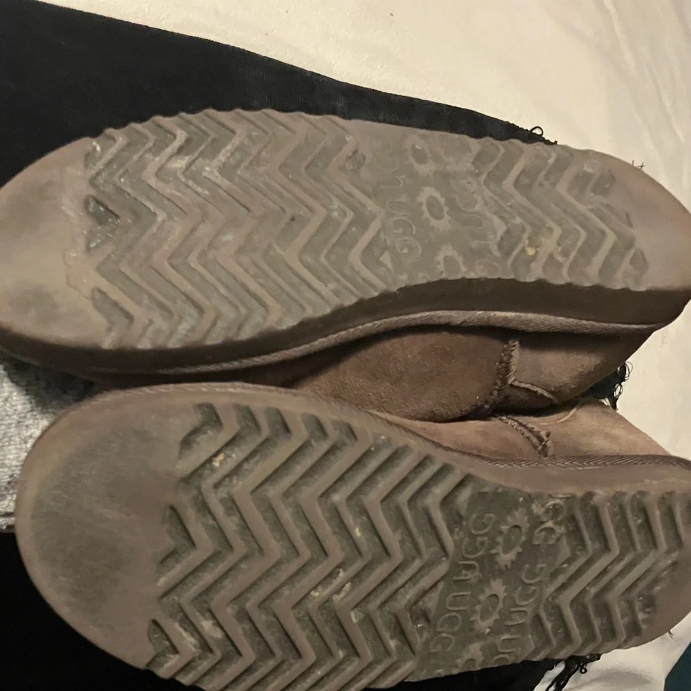 UGG Classic Brown Boots - Picture 4 of 4